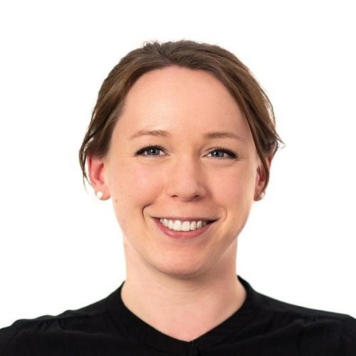 Laura Zirnsack ist Zahntechnikerin und sie arbeitet im Bereich Verblendtechnik / CAD Mitarbeiterfoto "Laura Zirnsack"